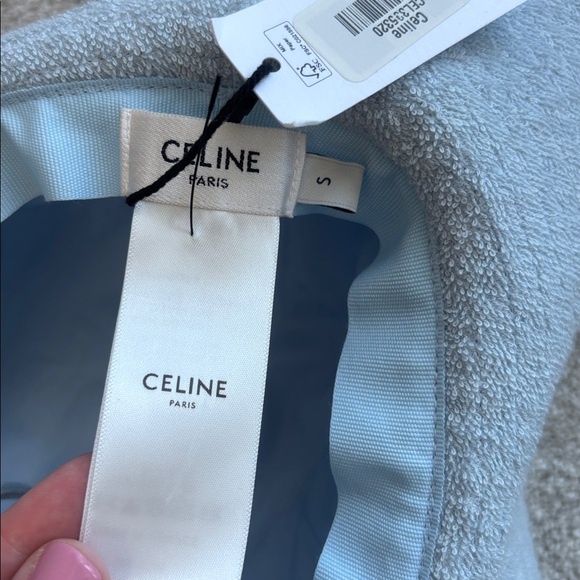 CELINE Triomphe wide brim hat, adjustable draw string in baby blue
Never worn. - Picture 12 of 14